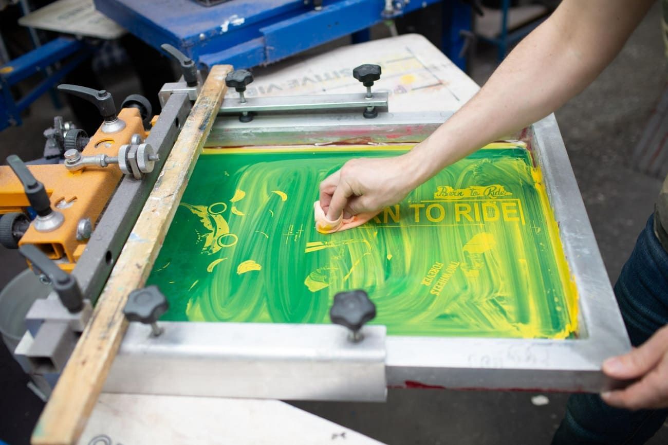 Top 9 Reasons to Use the T Shirt Silk Screening Technique